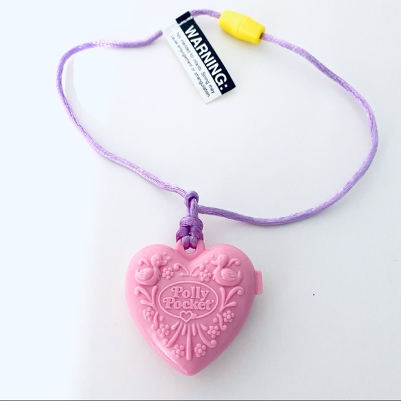 Polly Pocket Swinging Doll Locket - Picture 1 of 6
